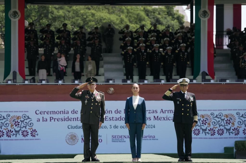 #FOTOS Fuerzas Armadas muestran respeto, subordinación y lealtad a Claudia Sheinbaum - salutacion-ffaa-4-1024x682