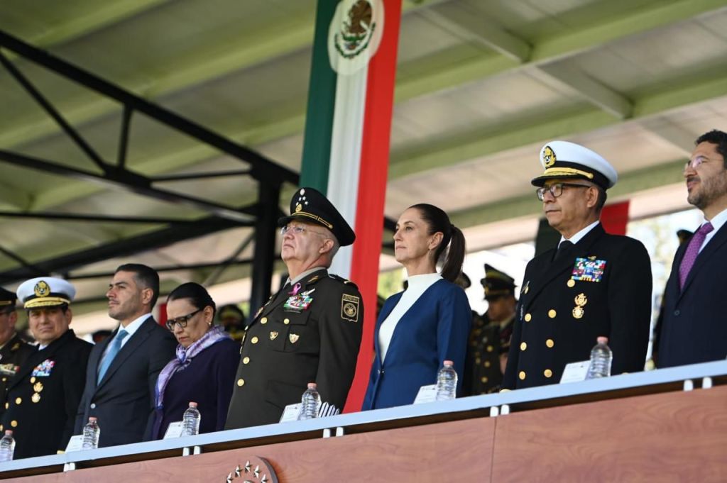 #FOTOS Fuerzas Armadas muestran respeto, subordinación y lealtad a Claudia Sheinbaum - salutacion-ffaa-5-1024x681