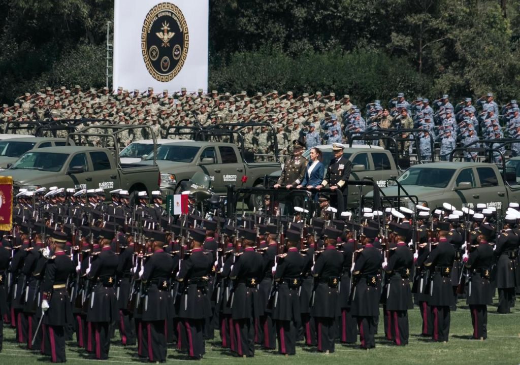 #FOTOS Fuerzas Armadas muestran respeto, subordinación y lealtad a Claudia Sheinbaum - salutacion-ffaa-6-1024x719