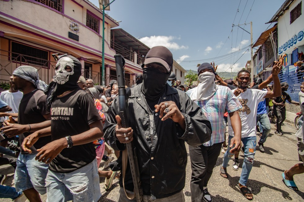 Imagen de archivo de cientos de manifestantes del distrito de Solino en Puerto Príncipe contra alias Barbecue en Haití.