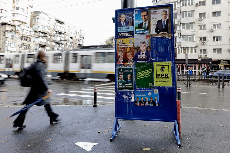 Carteles para las elecciones presidenciales en Rumanía.