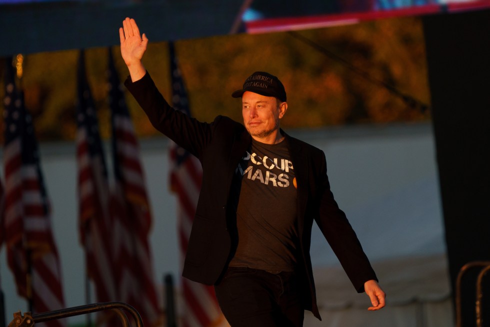 El magnate Elon Musk, durante un acto de camapaña de Donald Trump, el 5 de octubre de 2024. EFE/Will Oliver