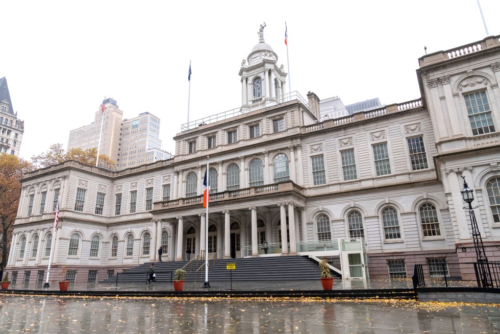 Fotografía de la fachada del edificio de la Alcaldía de Nueva York. EFE/Ángel Colmenares