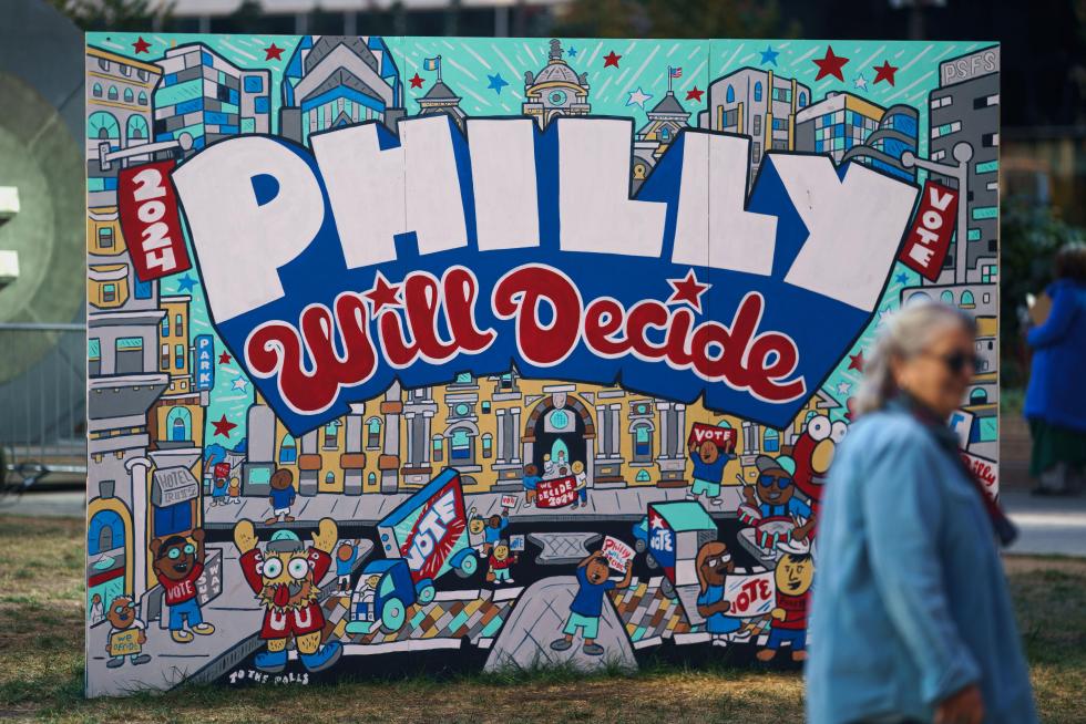 Vista de un mural que promueve el voto en Filadelfia, Pensilvania, uno de los estados "bisagra" de las elecciones estadounidenses, el 29 de octubre de 2024. EFE/Will Olvier