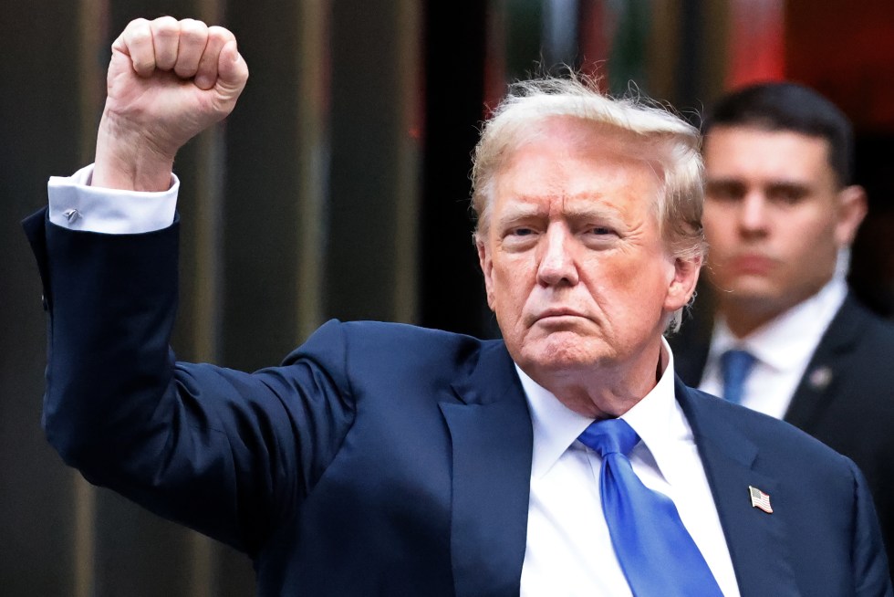 El expresidente de EE.UU. Donald Trump, a su salida del juicio penal en Nueva York, el 30 de mayo de 2024. EFE/Peter Foley