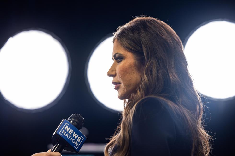 Kristi Noem, propuesta por el presidente electo de EE.UU., Donald Trump, para integrar su gabinete, en una fotografía de archivo. EFE/Jim Lo Scalzo