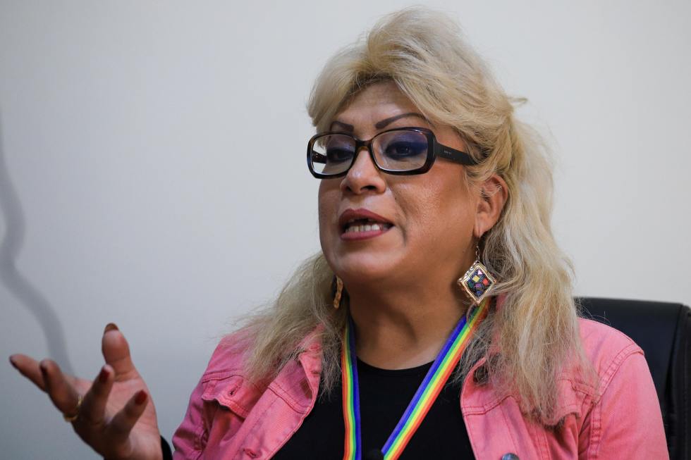 Fotografía de Chantal Cuéllar, coordinadora nacional del Movimiento Trans Feminista de Bolivia, durante una entrevista con EFE en la Casa Trans "Pamela Valenzuela", en La Paz (Bolivia). EFE/ Gabriel Marquez