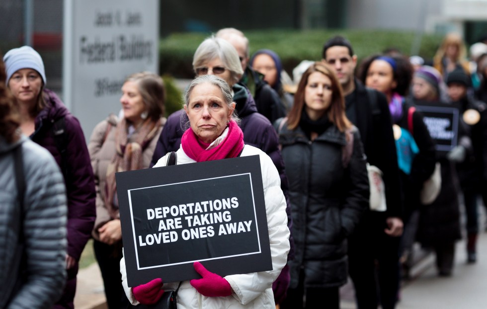 Vista de un mensaje en contra de la política de deportación de EE.UU., en una fotografía de archivo. EFE/Justin Lane