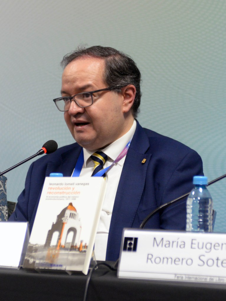 Rector de la UNAM, Leonardo Lomelí, presenta su libro 'Revolución y reconstrucción' en la FIL - leonardo-lomeli-presenta-su-libro-revolucion-y-reconstruccion-la-economia-politica-del-mexico-posrevolucionario-1917-1938-767x1024