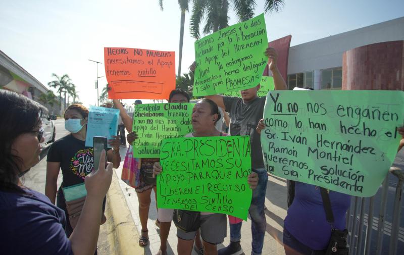 Familias de desaparecidos protestan en Acapulco ante el Consejo de Seguridad - protesta-de-damnificados-del-huracan-john-previo-al-consejo-nacional-de-seguridad-1024x646