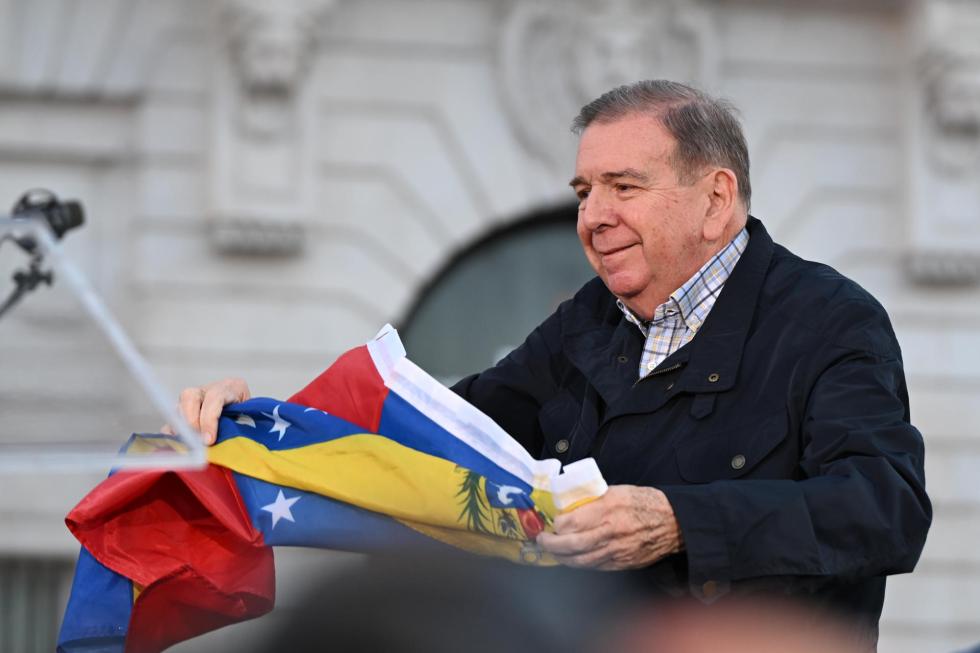 El opositor venezolano Edmundo González participa este sábado en una protesta contra el gobierno de Venezuela en Madrid. EFE/ Fernando Villar