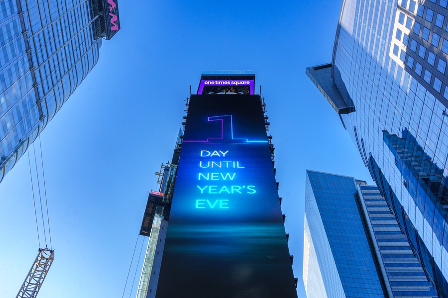 Fotografía cedida por la alcaldía de Nueva York durante de un aviso durante el anuncio del plan de seguridad en la víspera de Año Nuevo este lunes, en Nueva York (EE.UU.). EFE/ Benny Polatseck