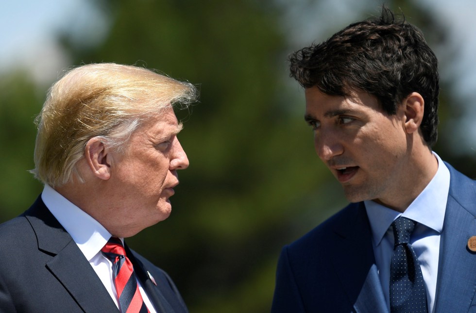 El presidente electo de EE.UU., Donald J. Trump (i), y el primer ministro de Canadá, Justin Trudeau (d), en una fotografía de archivo. EFE/ Neil Hall