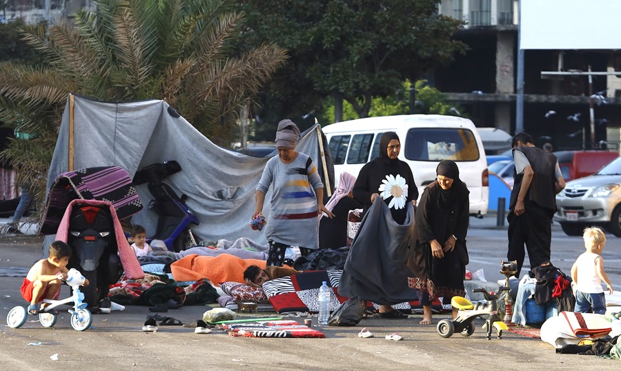 Desplazados internos se reúnen en la Plaza de los Mártires en medio del conflicto entre Israel y Hezbolá, en el centro de Beirut, en una imagen de archivo