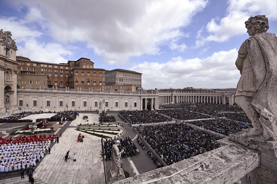 Imagen de archivo de una misa en la Plaza de San Pedro, en el Vaticano.