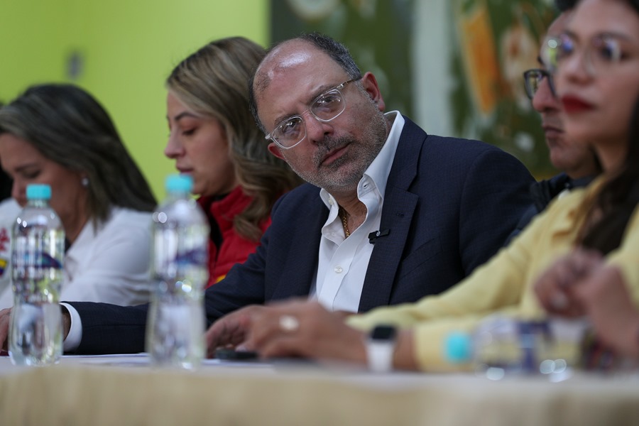 ame1369-ecuador-elecciones