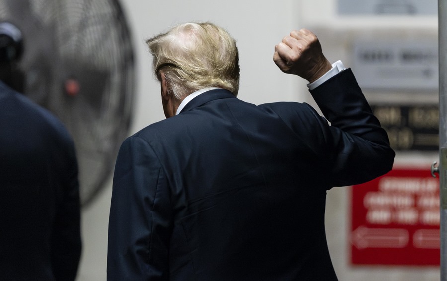 Fotografía de archivo del presidente electo de EE.UU., Donald Trump, al asistir a una corte en el caso penal de Nueva York, que espera lectura de sentencia. EFE/Justin Lane