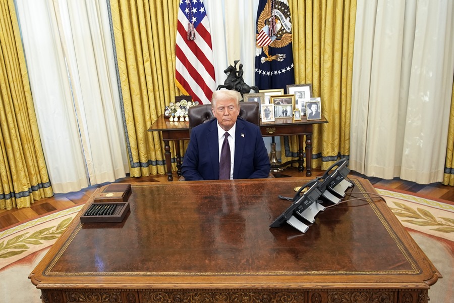 ea4160-usa-government Trump Putin