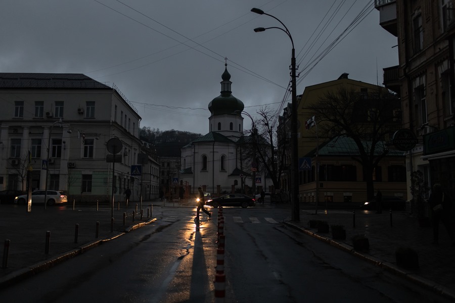 Imagen de archivo de una calle de Kiev durante un apagón.