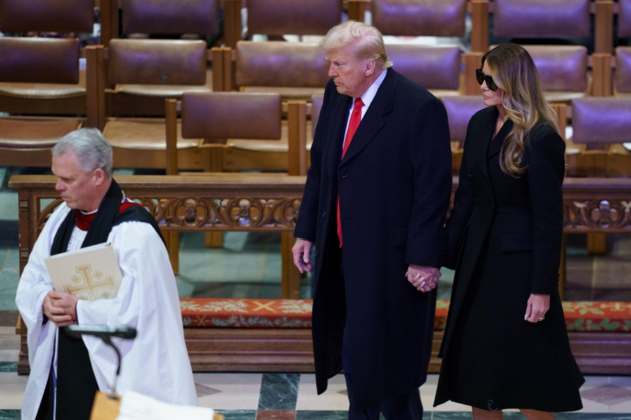 El presidente de Estados Unidos, Donald Trump, asiste a una misa, el 21 de enero de 2025, en Washington. EFE/Will Oliver