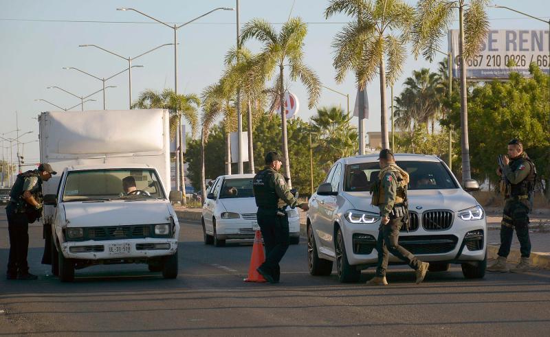 Los 10 riesgos políticos para México en 2025, según Integralia - policias-violencia-culiacan-sinaloa-1024x628