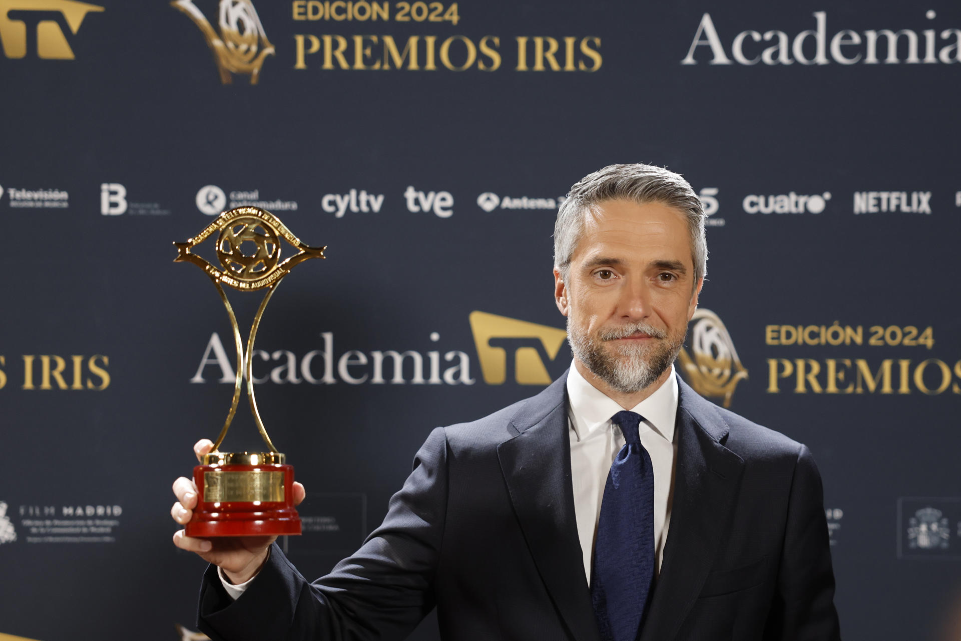 rss-efe2206de75425183f903941a9112a8abda83eed11fw El periodista Carlos Franganillo posa con el premio Iris a ´Mejor presentador de informativos´ durante la entrega de los Premios Iris 2024, celebrada este martes en Madrid. EFE/Sergio Pérez