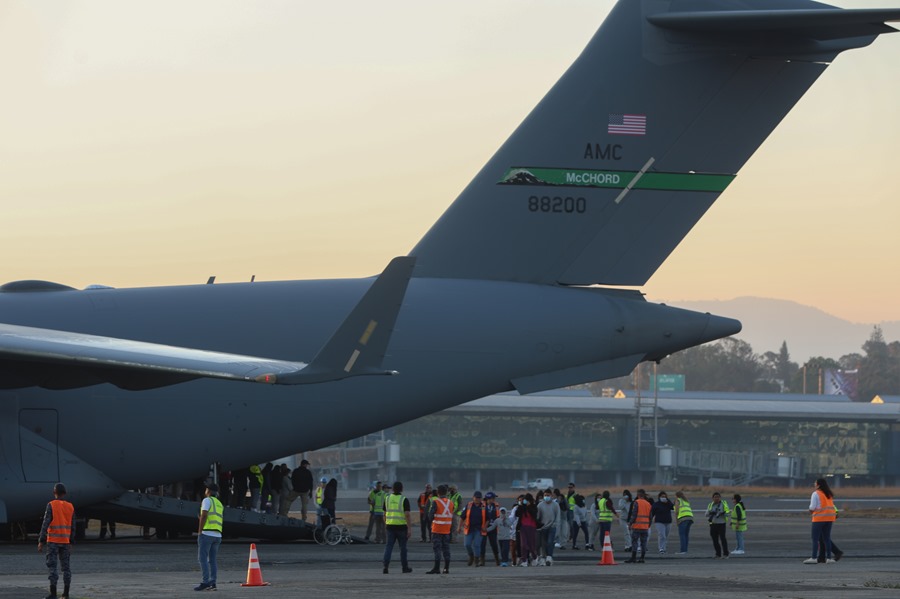 Fotografía del cuarto vuelo con migrantes deportados desde Estados Unidos