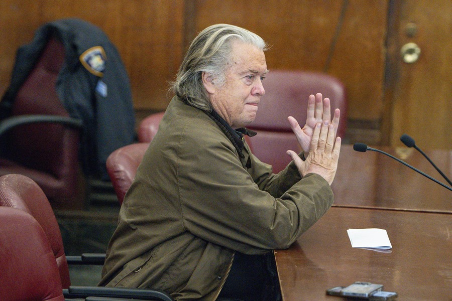 Steve Bannon, exasesor del presidente Donald Trump, durante una audiencia en un tribunal de Nueva York, este 11 de febrero de 2025. EFE/Steven Hirsch/Pool