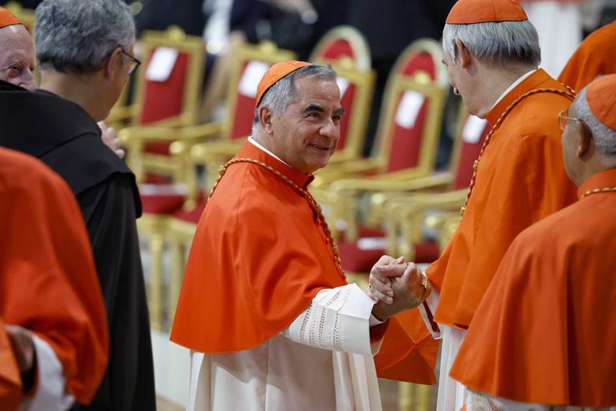 angelo-becciu El papa Francisco cumple 12 años de pontificado