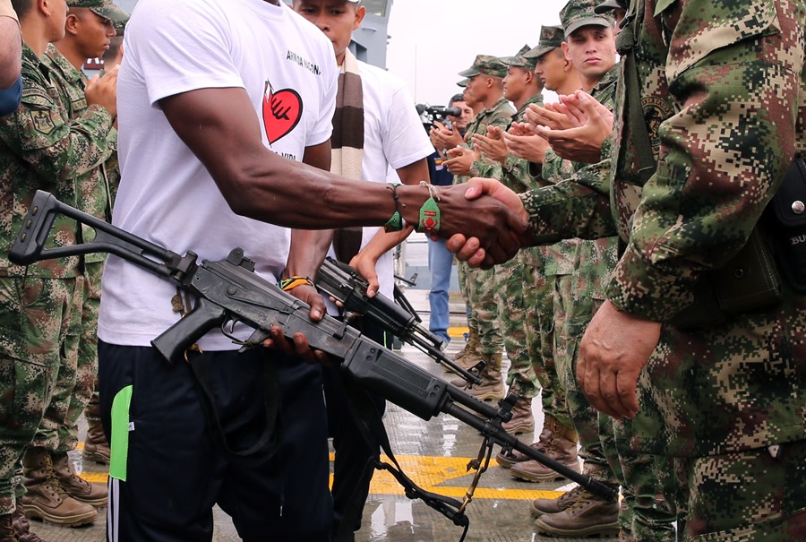 bog27-colombia-paz Colombia armas