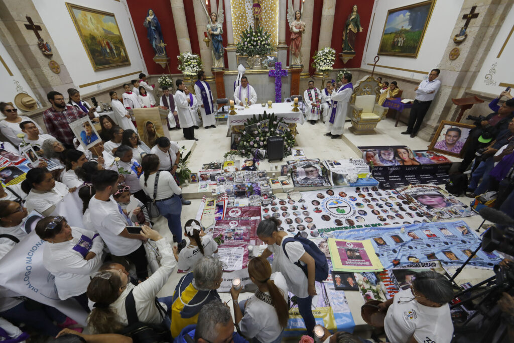 colectivos-denuncian-ser-excluidos-de-investigaciones-sobre-crematorios-clandestinos-de-teuchitlan-jalisco-1024x683-1 Colectivos denuncian ser excluidos de investigaciones sobre crematorios clandestinos de Teuchitlán, Jalisco - colectivos-denuncian-ser-excluidos-de-investigaciones-sobre-crematorios-clandestinos-de-teuchitlan-jalisco-1024x683