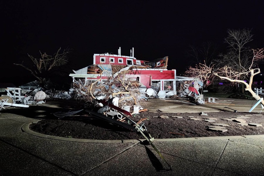 estados-unidos-tornados2 Fotografía tomada de la cuenta en X de la Patrulla de Carreteras del Estado de Missouri (@MSHPTrooperGHQ) de una vivienda afectada por el paso de un tornado, en el condado Webster, Misuri (EE.UU.). EFE/ @MSHPTrooperGHQ