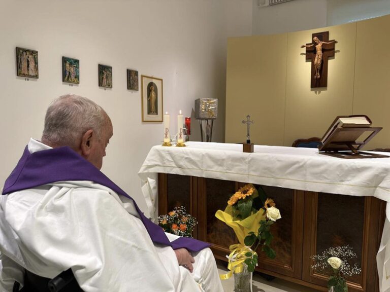 graf7161-vaticano-papa-salud
