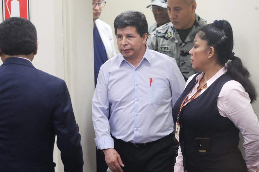 pedro-castillo2 El expresidente de Perú Pedro Castillo llega al juicio en su contra este martes, en Lima (Perú). EFE/ Paolo Aguilar