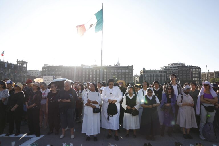 protesta-luto-nacional-en-la-ciudad-de-mexico