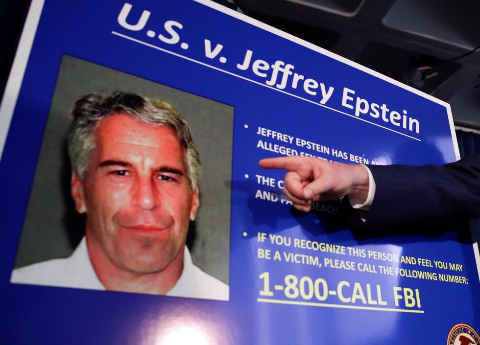 rss-efe0352e44dc91a9c3b05840ef14d1b1140fdd6398dw Vista de la ficha criminal del financiero estadounidense Jeffrey Epstein, en una fotografía de archivo. EFE/Jason Szenes