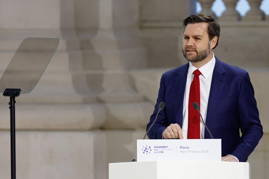 vance-paris Vance amenaza a Rusia para que acepte un acuerdo sobre Ucrania