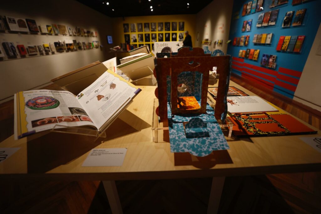 29fd99f714388e597d596ea1f7668a3f4419233cw-1024x683-1 'Ellas diseñan', la exposición que revive impronta de las mexicanas en el sector editorial - 29fd99f714388e597d596ea1f7668a3f4419233cw-1024x683