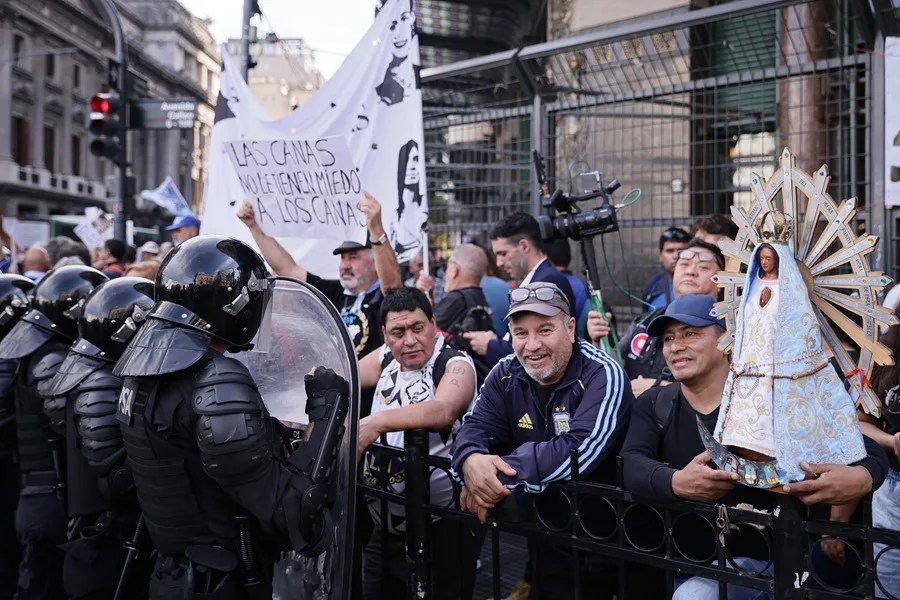 argentina_jubilados-1 El 'espíritu' del papa Francisco sobrevuela una nueva marcha de jubilados en Argentina