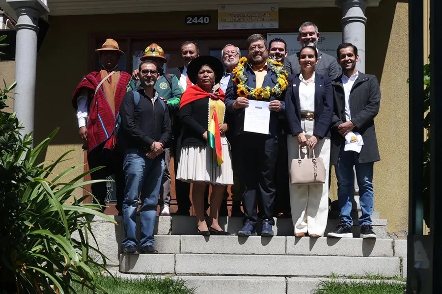 Samuel Doria Medina inscribe la alianza del mayor bloque opositor para comicios en Bolivia