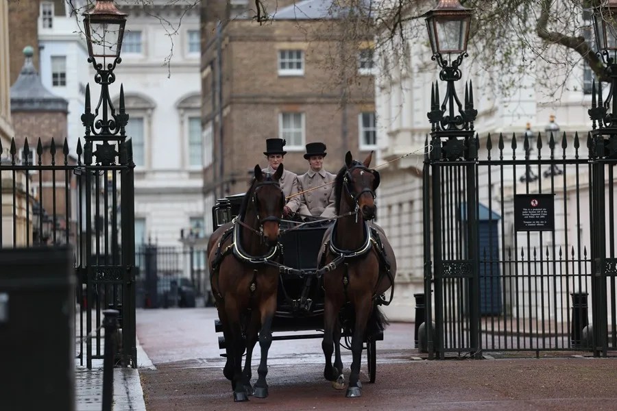 carlos-iii Un carruaje pasa por las puertas de Clarence House