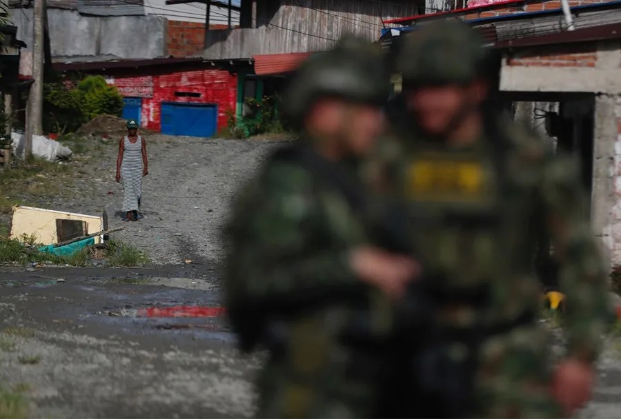 colombia_droga Detienen a tres funcionarios que ocultaban cocaína en puerto de Colombia para enviarla a España