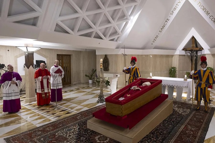 graf827-vaticano-papa-francisco