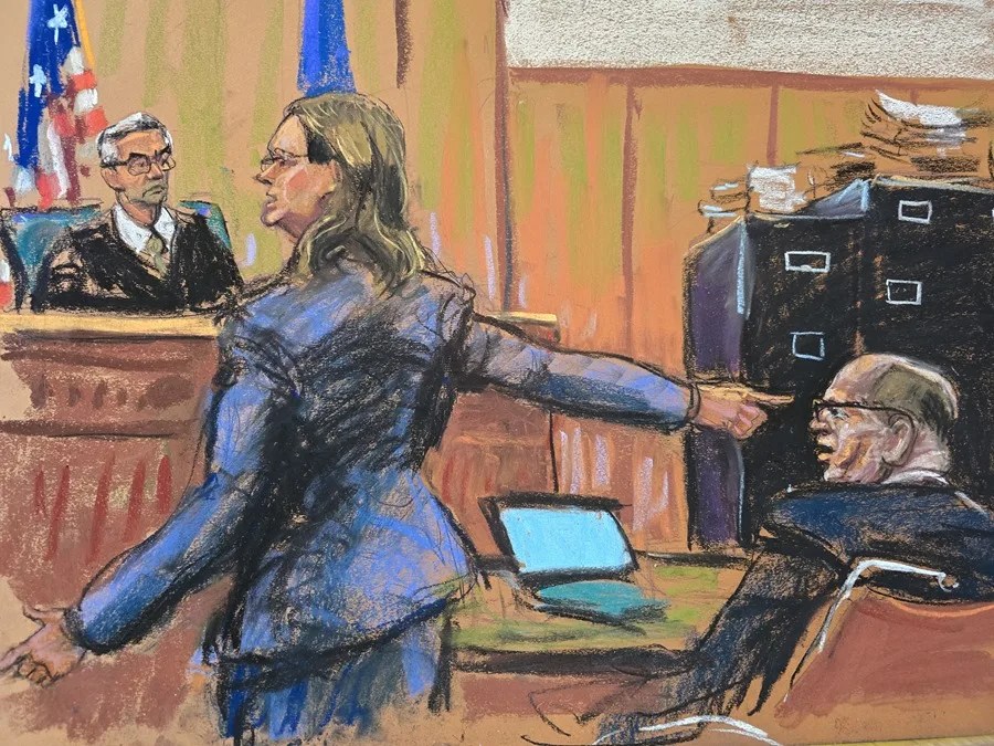 harvey-weinstein2 Fotografía de un dibujo realizado por la artista Jane Rosenberg donde aparece la fiscal adjunta Shannon Lucey (c) señalando al acusado Harvey Weinstein (d) frente al juez, en el juicio contra el productor iniciado en un tribunal penal de Manhattan en Nueva York (Estados Unidos). EFE/Jane Rosenberg