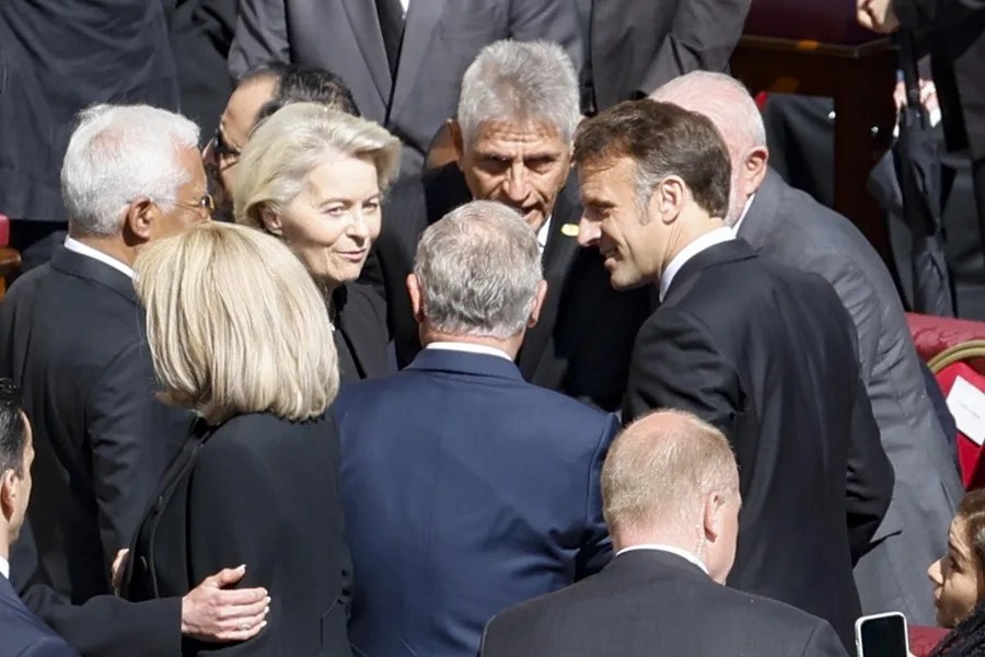 leyen-funeral-papa Trump Leyen funeral papa Francisco
