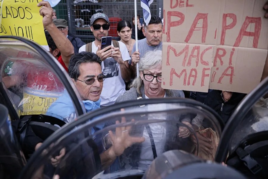 marcha_jubilados_argentina_papa El 'espíritu' del papa Francisco sobrevuela una nueva marcha de jubilados en Argentina
