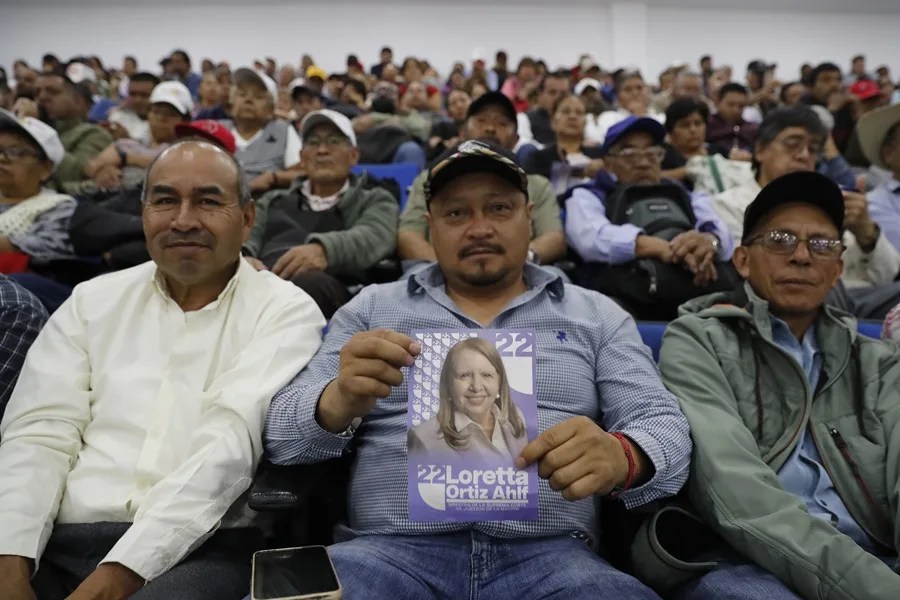 mexico-elecciones-judiciales3 Integrantes del Sindicato Mexicano de Electricistas (SME), acuden a un acto de campaña de la elección del Poder Judicial de México, el 30 de marzo de 2025. EFE/ Mario Guzmán