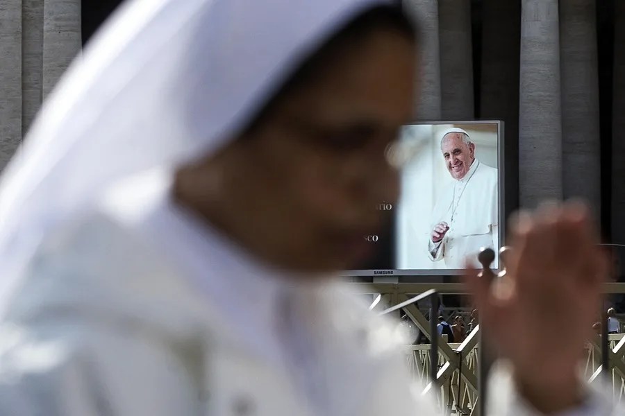 monja_papa_francisco Trump realizará una gira por el golfo Pérsico a mediados de mayo