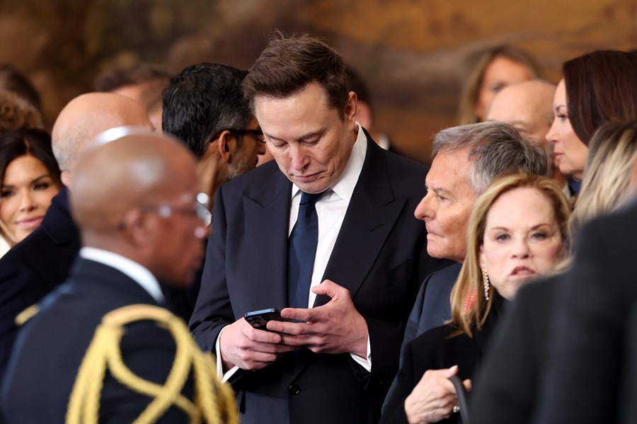 musk-encuesta2 Fotografía de archivo del magnate Elon Musk, nombrado por Donald Trump para dirigir el Departamento de Eficiencia Gubernamental. EFE/Kevin Lamarque/Pool