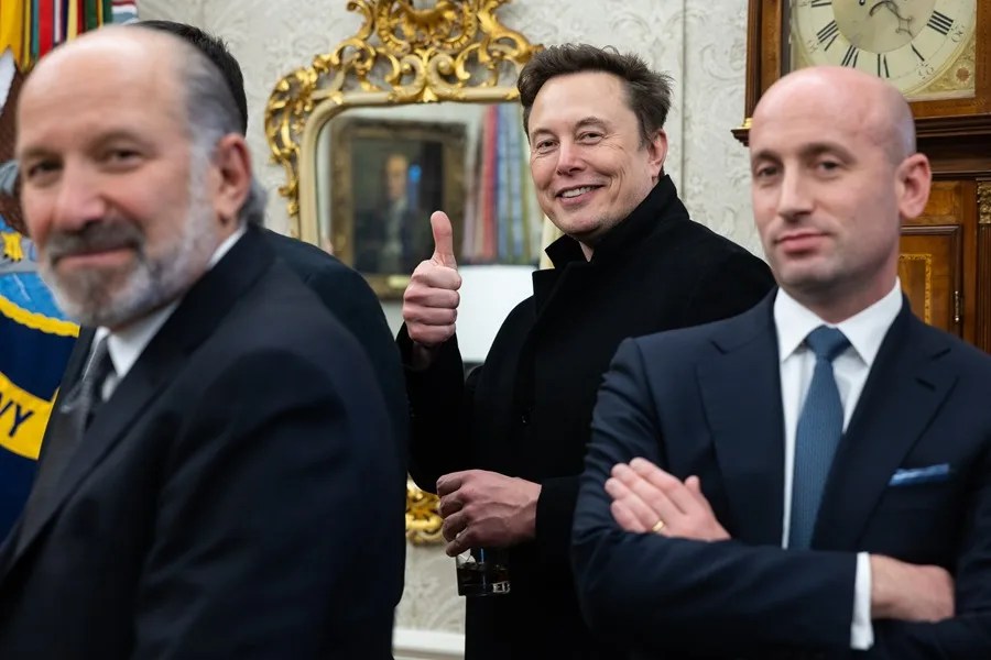 musk-trump3 El magnate Elon Musk (c) participa en un evento en la Casa Blanca, con otros miembros del gabinete de Donald Trump, en una fotografía de archivo. EFE/Francis Chung/Pool